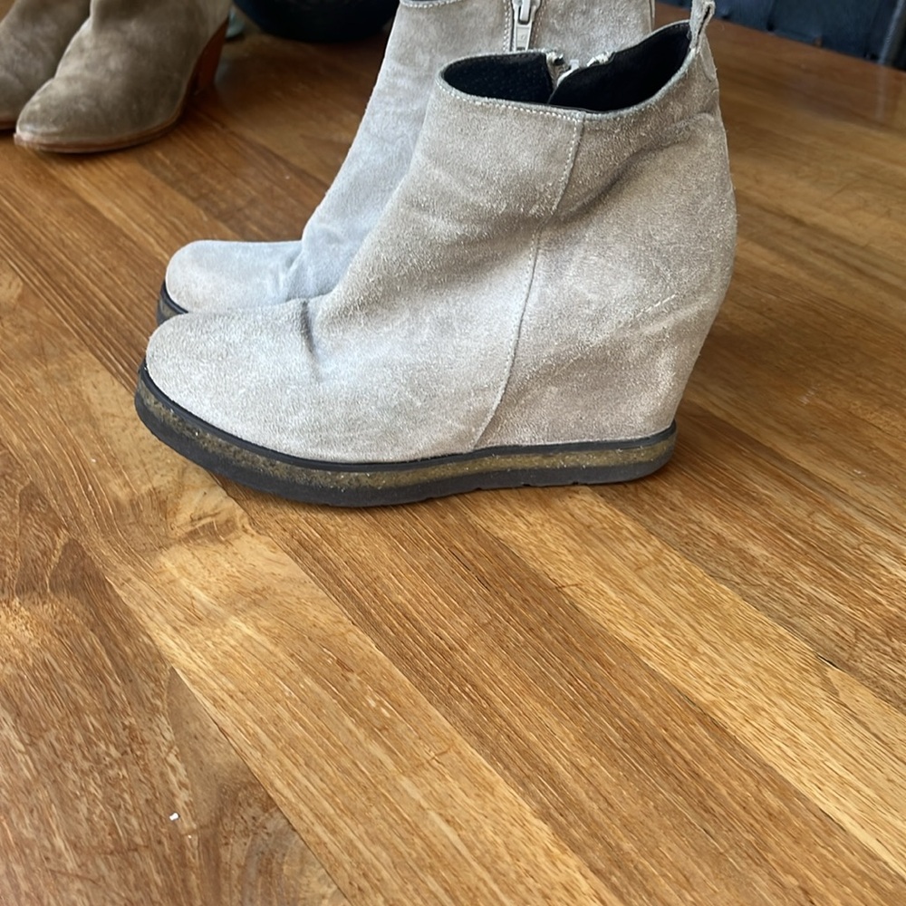 AMAZING WEDGE SUEDE LIGHT GREY BOOTS - Picture 5 of 6